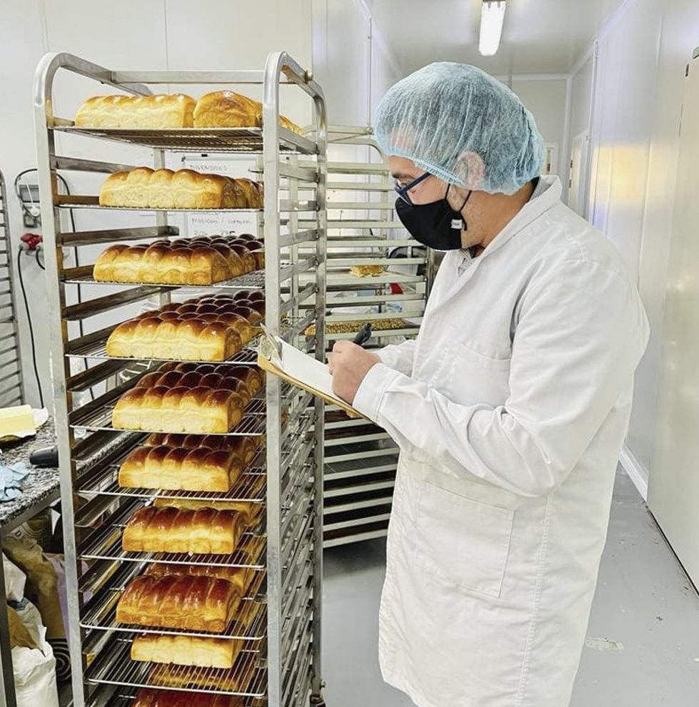 Alimentech ofereix serveis de implementació normes legislació i tràmits: Tramitació de registres i autoritzacions sanitàries. ISO, BRC, IFS, SAE, FACE, HALAL, KOSHER, Producció ecològica, CCPAE.